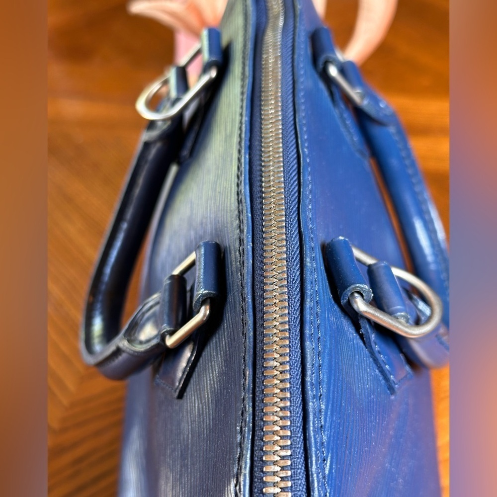 Authentic LOUIS VUITTON Epi Alma Myrtle Bag Blue - Picture 8 of 14